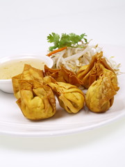 chinesische fritierte wan tans süß scharf