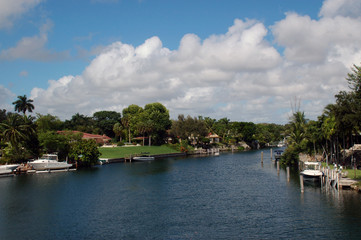 Fototapeta na wymiar Domy Canal w Miami