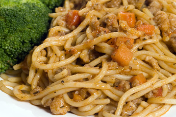 spaghetti bolognese with broccoli