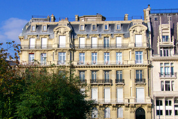 Fototapeta na wymiar Fasada budynku w kamieniu, Paryż, Francja