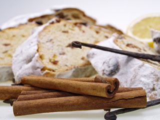 weihnachtliches marzipan stollen