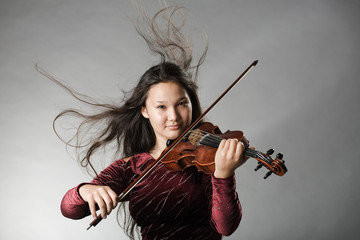 Girl plaing violin