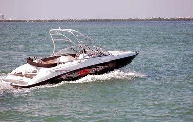Obraz premium Speed Boat on the Intercoastal