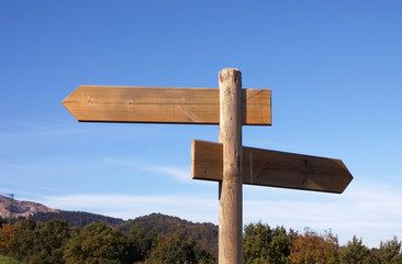 Poste de señales de madera