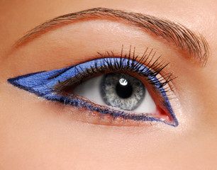 Fototapeta premium Fashion make-up - Blue arrow