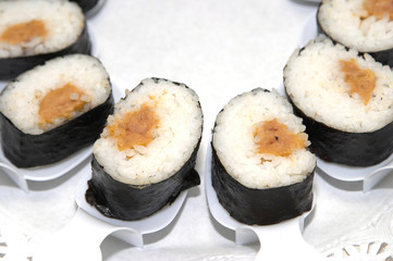 Sushi preparado para servir