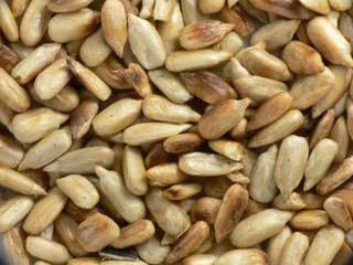 Roasted shelled sunflower seeds