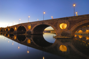 Le pont neuf de Toulouse au crépuscule