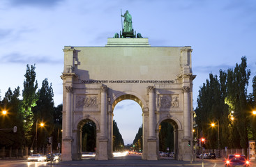 Fototapeta na wymiar Victory Gate w Monachium