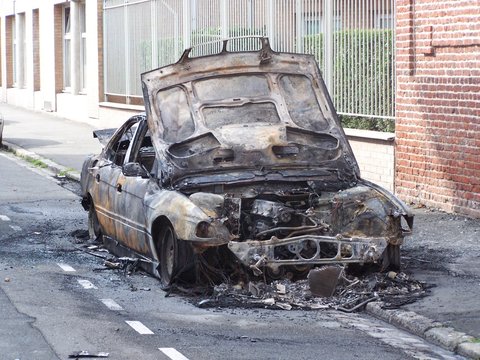 Voiture brul&eacute;e