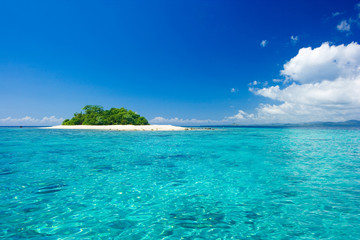 Fototapeta na wymiar Tropical island vacation paradise