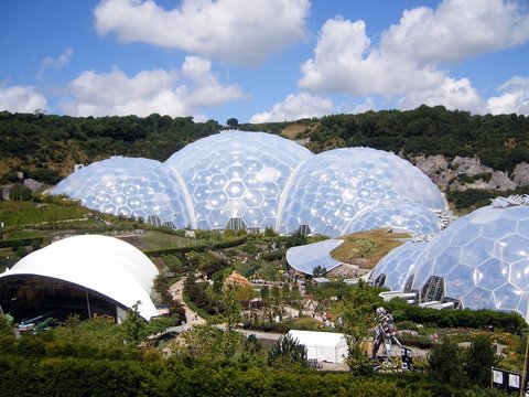 The Eden Project = Biodomes