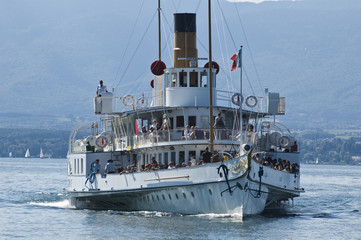 Naklejka premium Bateau navette - Lac léman