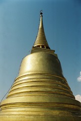 stupa doré