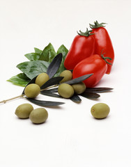 pomodori,olive e basilico