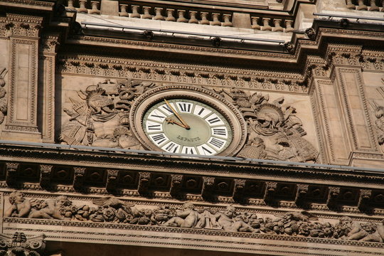 Horloge du mus&eacute;e du Louvre