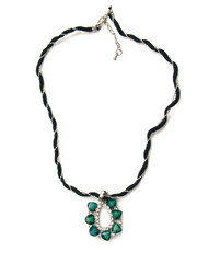 collier pierres vertes