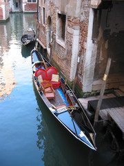 Fototapeta na wymiar Venice black gondola