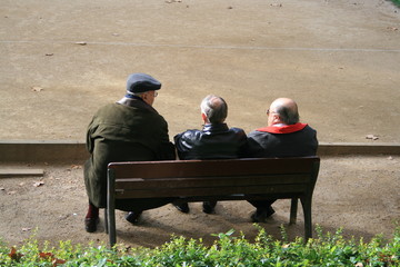 vieillards sur un banc