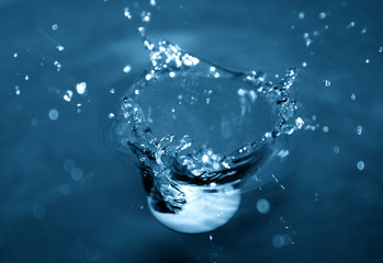 Water drop splash crown