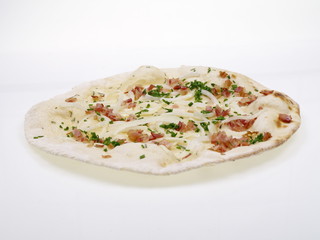pizza mit zwiebeln und speck