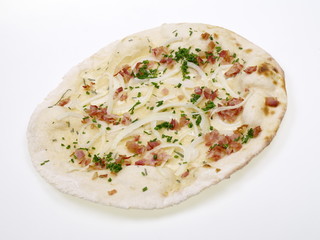 pizza mit zwiebeln und speck