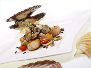 gebratene jakobsmuscheln mit pfifferlingen