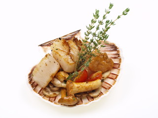 gebratene jakobsmuscheln mit pfifferlingen