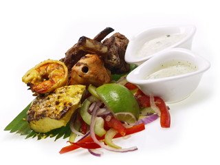 indisches tandoori prawn, lamm und red snapper