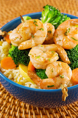 Grilled shrimps with rice and steamed vegetables