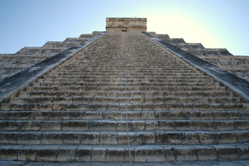 Fototapeta na wymiar Piramida Chichen Itza kroki Krajobraz