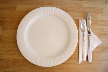White plate knife and fork
