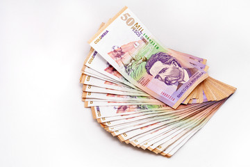 billetes de cincuenta mil pesos