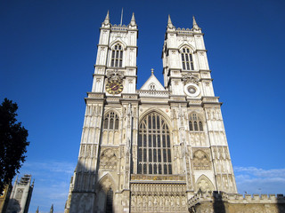 Fototapeta na wymiar Westminster Abbey, London, zachód wieże