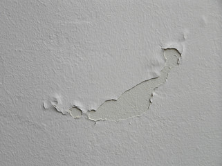 Verputzte Wand mit Defekt