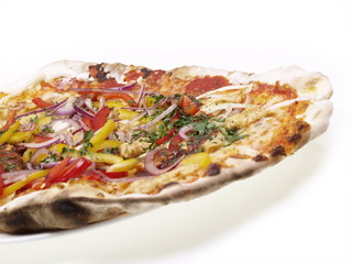 pizza mit hühnchen und paprika