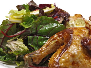 gegrilltes st&uuml;benk&uuml;ken an salat