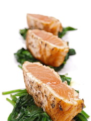 lachsfilet auf spinat
