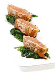 lachsfilet auf spinat