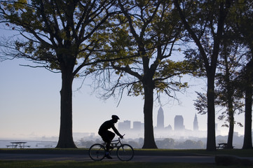 Fototapeta premium Cyclist Silohuette Cleveland