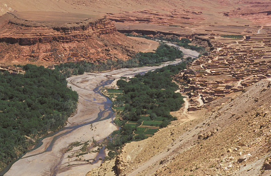 Maroc, la vall&eacute;e des roses