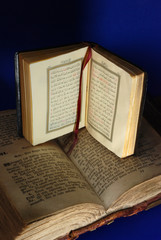 Fototapeta premium Ancient Bible and Koran