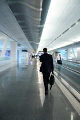 Fototapeta na wymiar Biznesmen na lotnisku