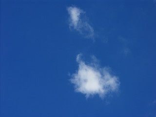 ciel bleu avec nuage