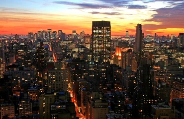 Schilderijen op glas New York City midtown skyline at dark © Gary