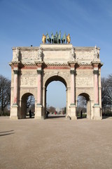 Fototapeta na wymiar Łuk Triumfalny Carrousel du Louvre w Paryżu