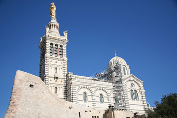 Fototapeta na wymiar La cathédrale Notre Dame de la Garde