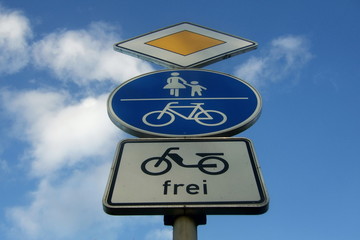 3-fach Verkehrsschild
