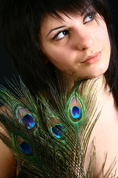 peacock girl portret