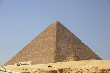 Fototapeta na wymiar Egypt - Giza pyramid of khufu
